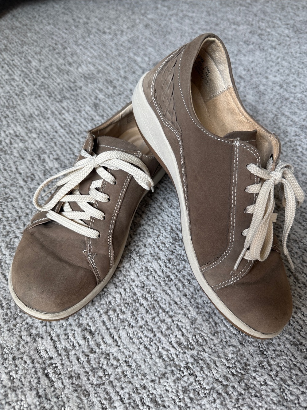 Aetrex Casual Taupe Lace-Up Sneakers with Cream Laces Size 39EU